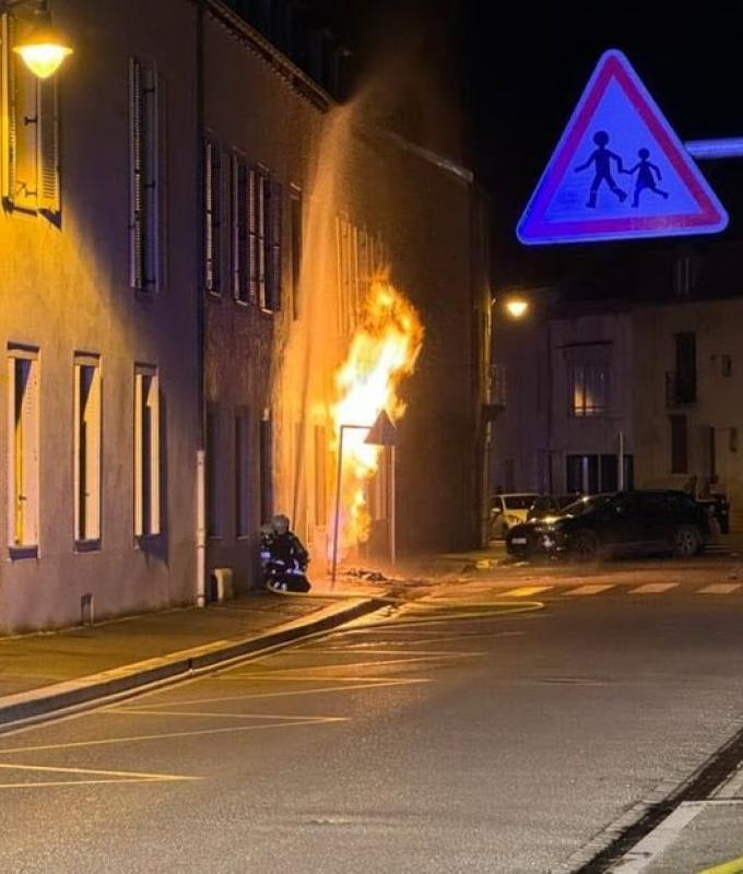Ein Gasleck richtet in einem Gebäude in Nuits-Saint-Georges verheerende Schäden an