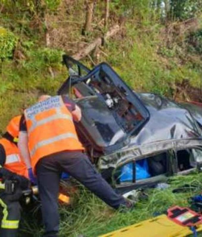 Charente-Limousine: Zwei Schwerverletzte bei Verkehrsunfall außerhalb der Stadt Pressignac