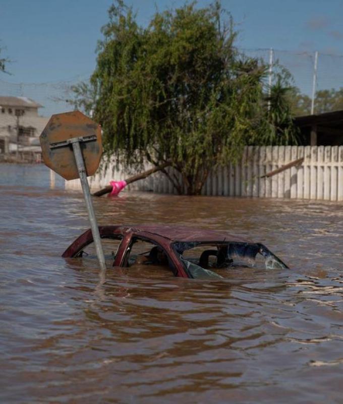 Milliarden für den Wiederaufbau versprochen, neue heftige Regenfälle erwartet