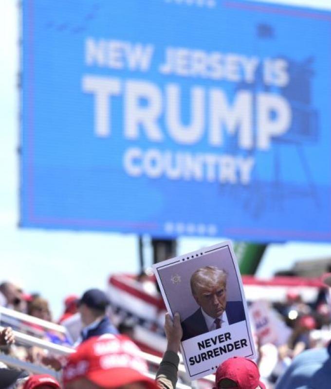 Donald Trump reist zur Kundgebung an die Küste von Jersey