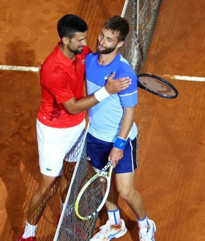 Novak Djokovic zu stark für Corentin Moutet
