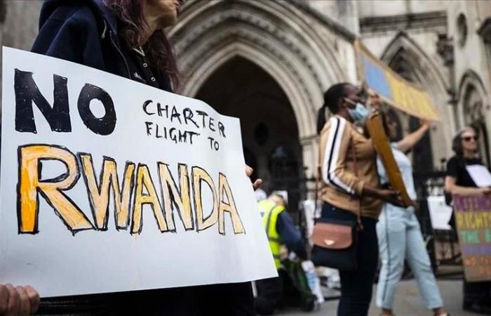 Umstrittener britischer Gesetzentwurf zur Überstellung irregulärer Migranten nach Ruanda in Kraft gesetzt