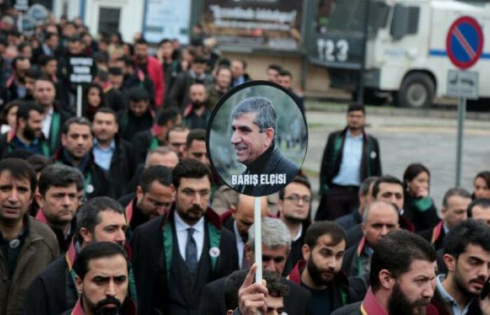 Freispruch von Polizisten, die an der Ermordung des kurdischen Anwalts Tahir Elçi beteiligt waren