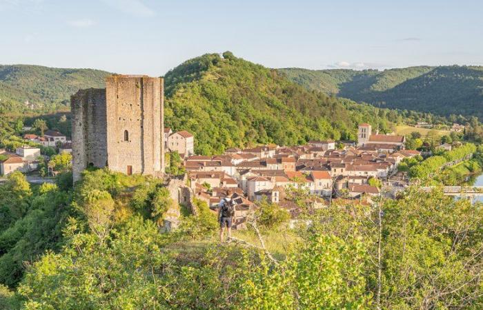 Ein mittelalterlicher Turm im Lot repräsentiert Okzitanien beim Grand Prix du Patrimoine et du Tourisme Local
