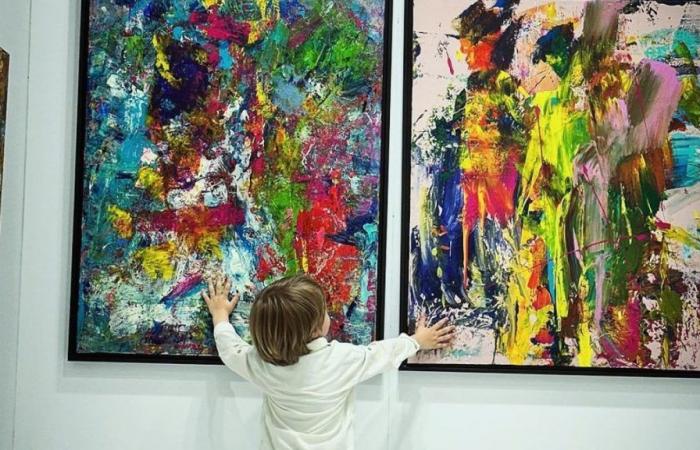 Mit nur 2 Jahren malt dieser kleine Junge Gemälde, die für … 6.500 Euro verkauft werden