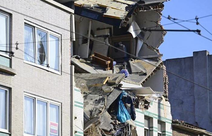 Belgien. Ein durch eine Explosion in Antwerpen zerstörtes Gebäude, mindestens vier Tote