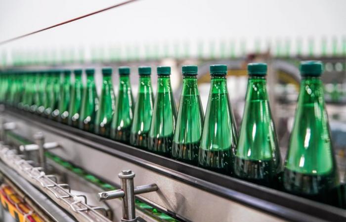 Die Produktion von Ein-Liter-Perrier-Flaschen wurde nach Kontamination eingestellt, drohte die Gard-Fabrik