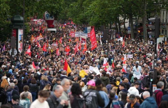 Anti-RN-Demonstrationen: mehr als 600.000 Demonstranten nach Angaben der CGT, 250.000 nach Angaben der Polizei