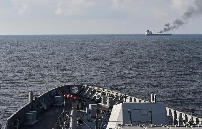 Besatzung verlässt von Houthi getroffenes Schiff im Golf von Aden