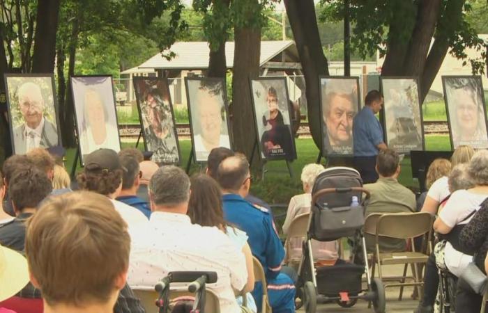 200 Menschen gedenken der Opfer des Carberry-Unfalls | Carberry-Tragödie in Manitoba