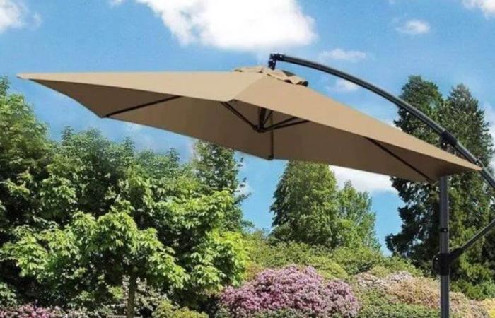 Da dieser 3-Meter-Sonnenschirm mit Schutzhülle geliefert wird, sinkt der Preis plötzlich