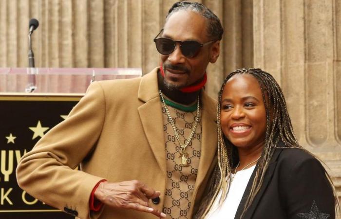 Passend dazu feiern Snoop Dogg und seine Frau Shante Broadus in ihren rosa Jogginghosen ihren 27. Hochzeitstag