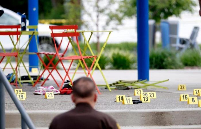 Eine Person schießt auf einem Spielplatz, mindestens 9 werden verletzt