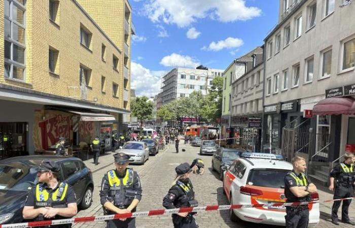 Hamburger Polizei erschießt Mann, der Beamte vor Spiel Niederlande-Polen bedroht hat