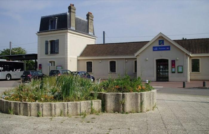 Acht Minderjährige wurden festgenommen, nachdem ein Teenager vor einem Bahnhof in Val-d’Oise erstochen wurde