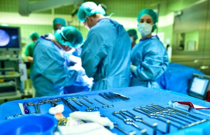 Chirurg entlassen: Er führt eine Blinddarmentzündungsoperation mit 2,29 Promille im Blut durch