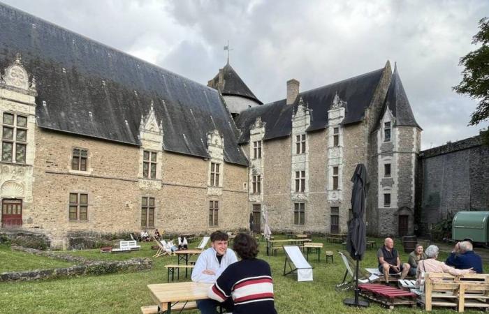 In Laval hat die neue Taverne im Innenhof des Vieux-Château ihre Türen geöffnet