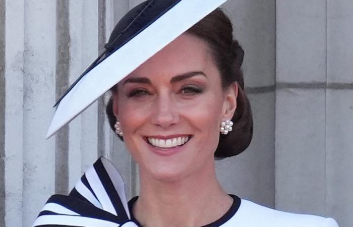 Kate Middleton hat für ihr Comeback offensichtlich einen großen Filmstar nachgeahmt. Können Sie sich vorstellen, welcher?