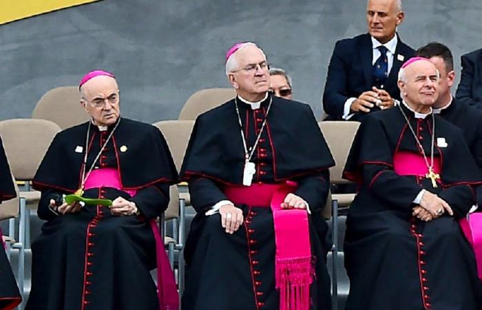 Ein Erzbischof, ein Feind des Papstes, wird vor Gericht geladen