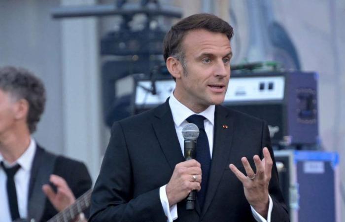 Emmanuel Macron schickt die Rassemblement Nationale und die Neue Volksfront gegeneinander und ruft dazu auf, dagegen zu stimmen