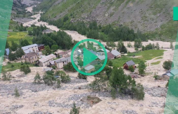 Nach sehr heftigen Stürmen ein Dorf in der Isère, das wegen eines reißenden Wildbachs von der Welt abgeschnitten ist