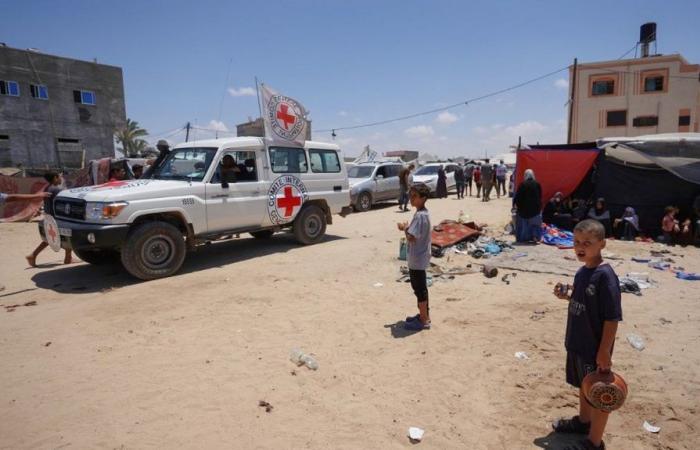 Das Internationale Komitee vom Roten Kreuz in Gaza gibt den Tod von 22 Menschen durch Schüsse bekannt, die sein Büro beschädigten