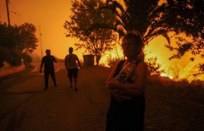 In Griechenland geben Brände Anlass zur Sorge, da der Sommer näher rückt, was besonders kompliziert zu werden verspricht