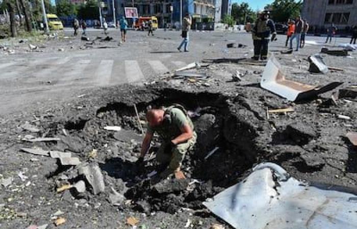 Russische Angriffe: drei Tote und rund fünfzig Verletzte in Charkiw