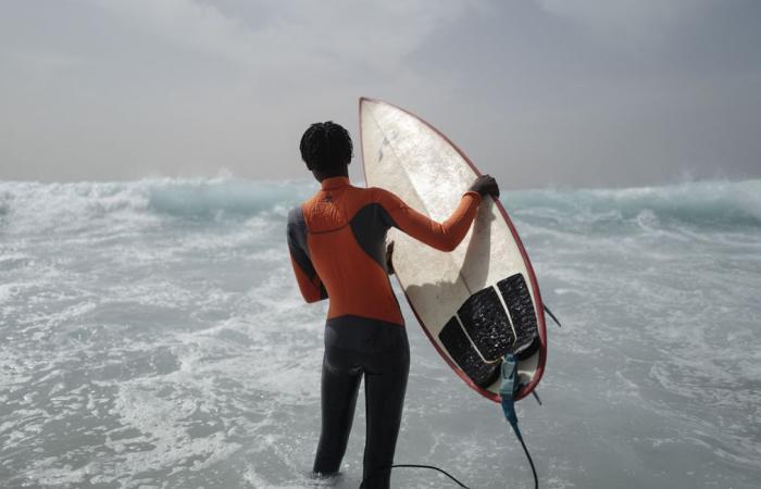 Im Senegal gibt es kostenlosen Surfunterricht, um Schulabbrecher wiederzufinden