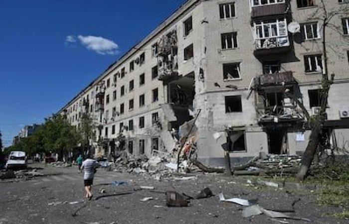 Russische Angriffe: drei Tote und rund fünfzig Verletzte in Charkiw
