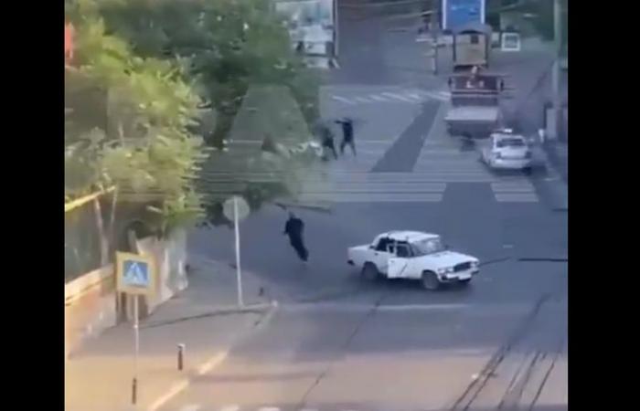 Russland: Bei dem Anschlag in Dagestan kamen mindestens 20 Menschen ums Leben, darunter 15 Polizisten. Der Anti-Terror-Einsatz endete an diesem Montag