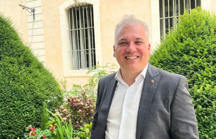 Der in Alès gewählte Legislativkandidat für den 4. Wahlkreis, Pierre Martin, wartete ab