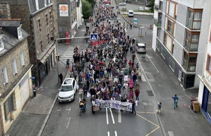 In Saint-Brieuc demonstrieren 500 Menschen gegen die extreme Rechte