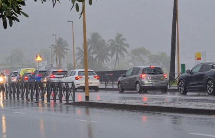 Wetter auf Réunion: sehr bewölkter Himmel mit einigen Schauern