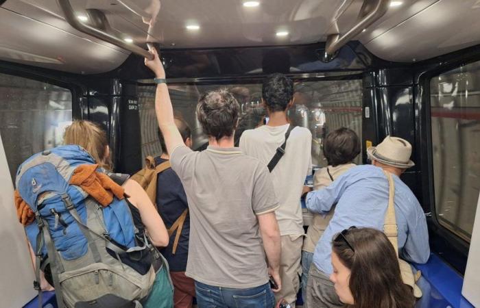 FOTOS – „Es wird mein Leben verändern“, sind die allerersten Passagiere der Metro 14 nach Orly überzeugt