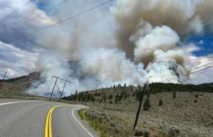 Unkontrollierter Waldbrand brennt 15 km von Lillooet, Süd-British Columbia, entfernt | Waldbrände in Kanada