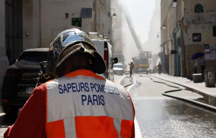 Sieben Verletzte, darunter fünf Feuerwehrleute, bei einem Brand vor dem BHV in Paris: Was wir wissen