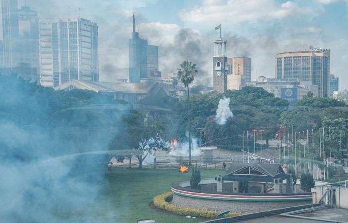 Kenia: Regierung entsendet Armee angesichts „gewaltsamer Proteste“