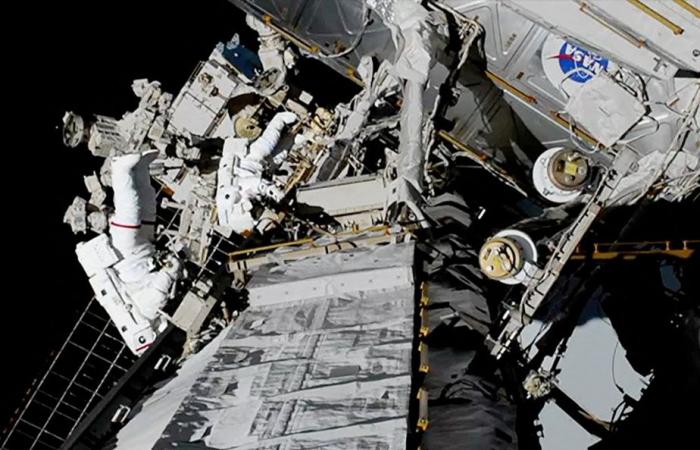 SpaceX hat die Aufgabe, ein Fahrzeug zu entwickeln, das die ISS zurück in die Erdatmosphäre schiebt