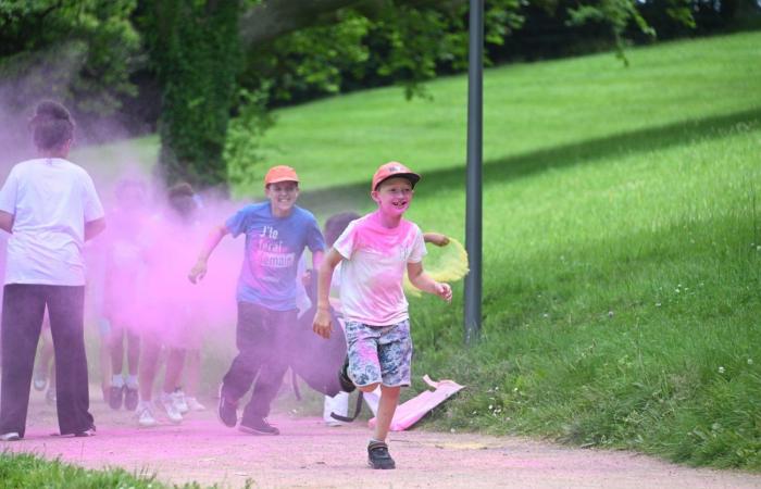 LE CREUSOT: Ein Farbensturm fiel über die Kinder des Parc de la Verrerie