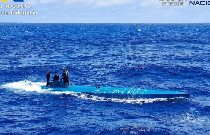 Entdeckt ertrinken Drogenhändler ihr U-Boot und seine Ladung