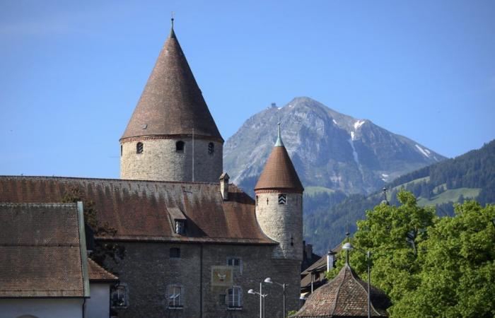 Freiburger Abgeordnete unterstützen die Sanierung des Schlosses Bulle
