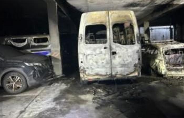 Brand auf der Polizeiwache von Roubaix: 17 Polizeiautos betroffen