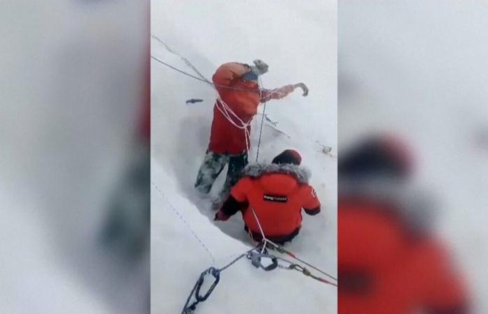VIDEO. Während das Eis schmilzt, kommen am Everest Hunderte Leichen von Bergsteigern zum Vorschein