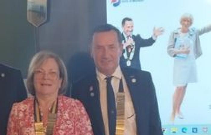 Der Präsident von Rotary Horizon „verdoppelt sich“