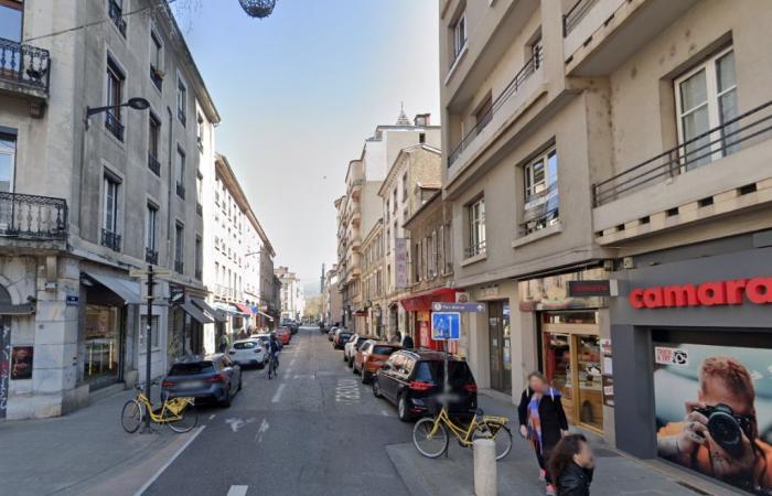 Grenoble. Die Stadt stellt die Arbeiten an dieser stark befahrenen Straße ein, erleichtert die Händler