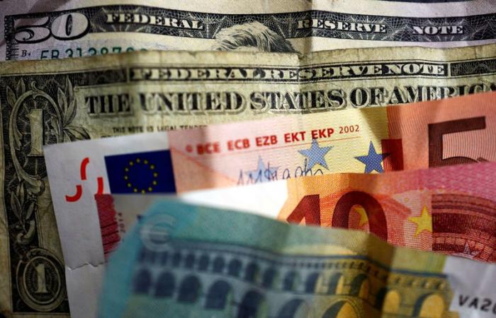 Dollar steigt vor PCE-Daten; Euro durch politische Unsicherheit geschwächt Von Investing.com