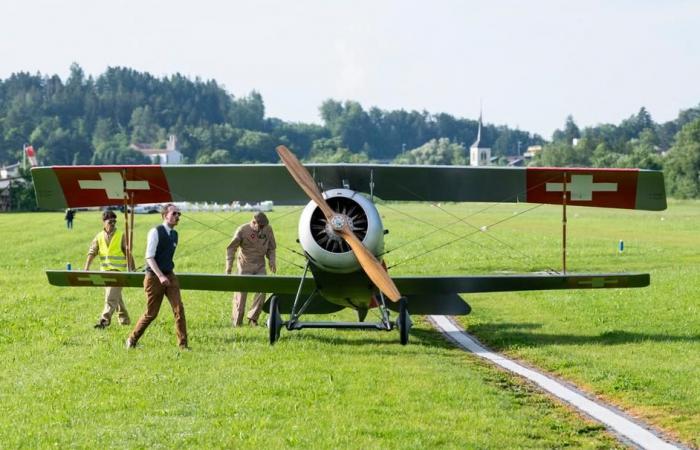Epagny: Ein historischer Nachbau der Schweizer Luftfahrt stolzierte auf dem Flugplatz