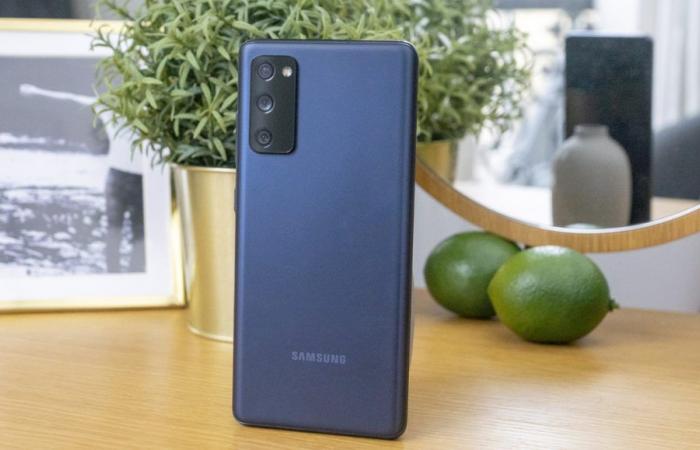 Ausverkauf / Telefonausverkauf – Das Samsung Galaxy S20 FE 5G Lavender „4 Sterne“-Smartphone für 349,00 €