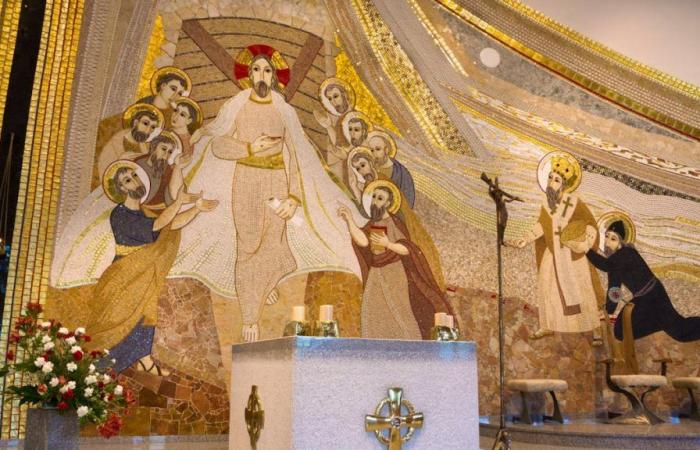 Die Ankläger des Priesters fordern die Entfernung seiner Mosaike